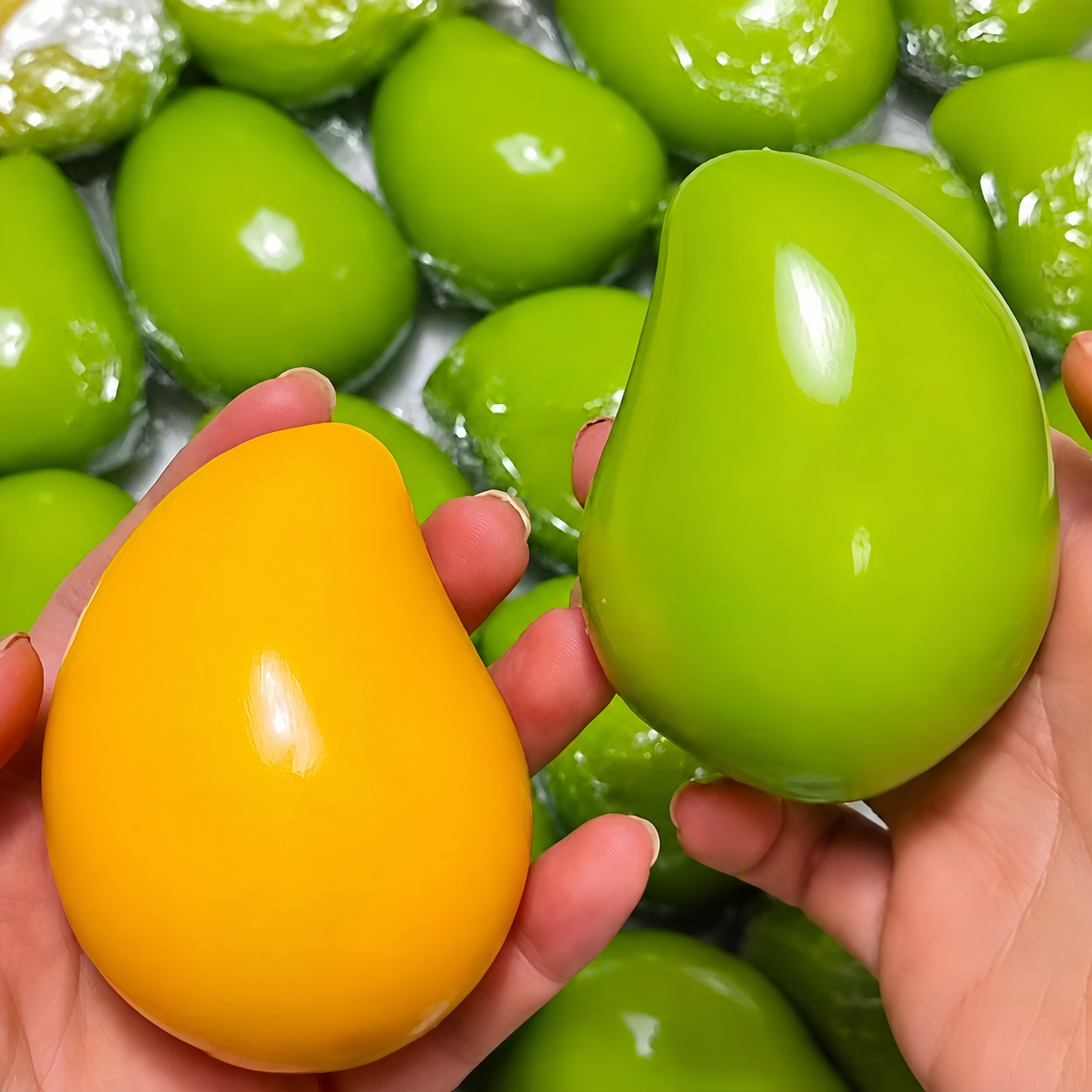 Farbwechselnder knuspriger Mango-Squishy, gefüllt mit Slime-Ton und winzigen Blöcken, mit Knuspergeräusch, Schreibtischschmuck fürs Büro, sensorisches Handgeschenk zur Entspannung für Erwachsene