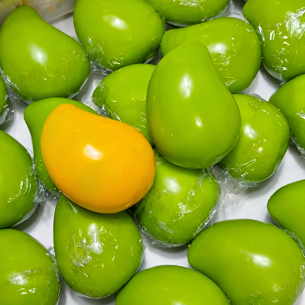 Farbwechselnder knuspriger Mango-Squishy, gefüllt mit Slime-Ton und winzigen Blöcken, mit Knuspergeräusch, Schreibtischschmuck fürs Büro, sensorisches Handgeschenk zur Entspannung für Erwachsene